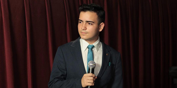 Moisés Duarte, artista hondureño obtuvo una beca para estudiar en India