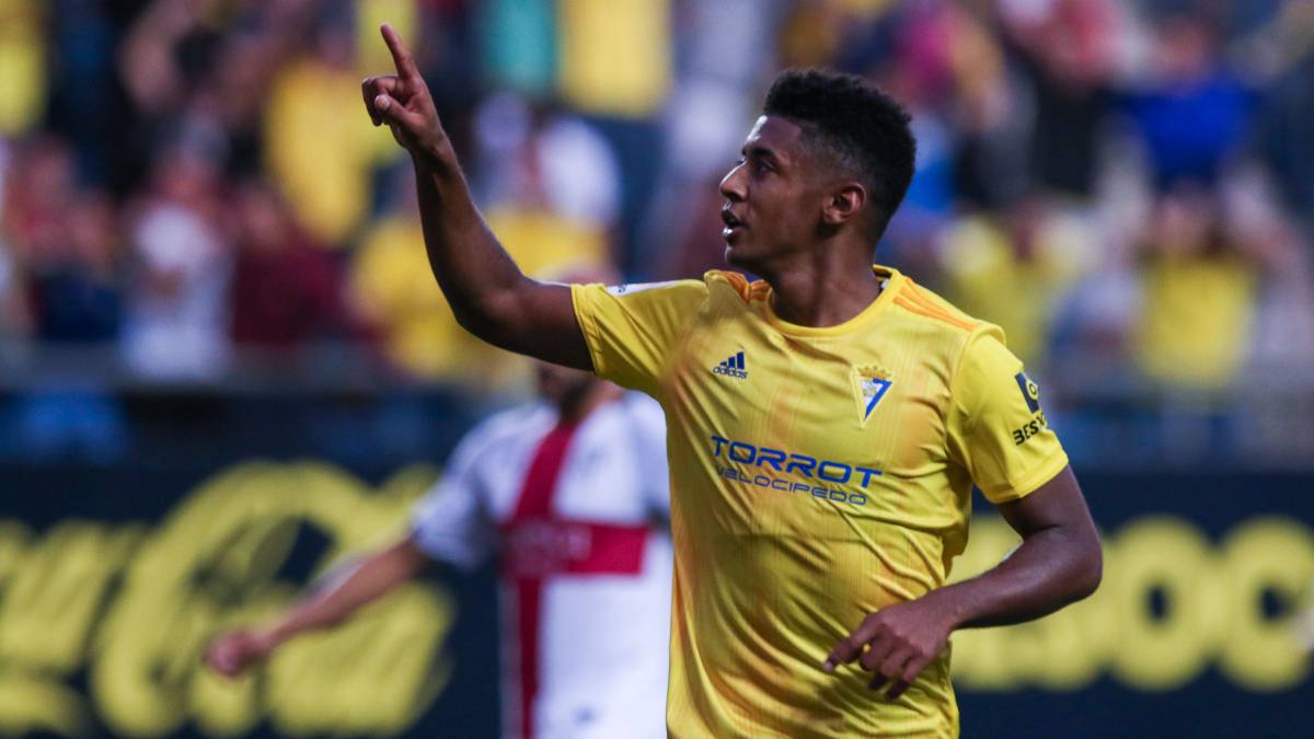 Anthony Lozano forma parte del Cádiz Club de Fútbol en España