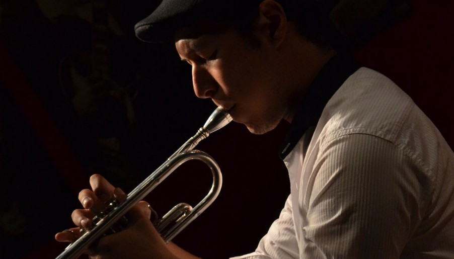 Elmer Meza, trompetista hondureño dirige orquesta de jazz en Argentina