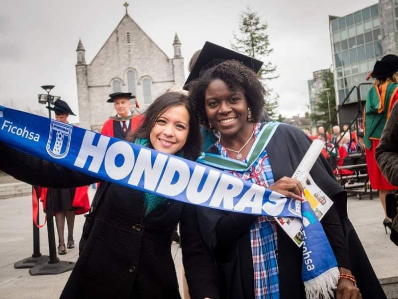 Hondureña Johana Thomas, se graduó en una universidad de Irlanda