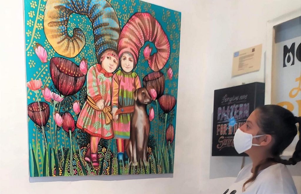 La artista Leticia Banegas expuso su arte en Grecia 