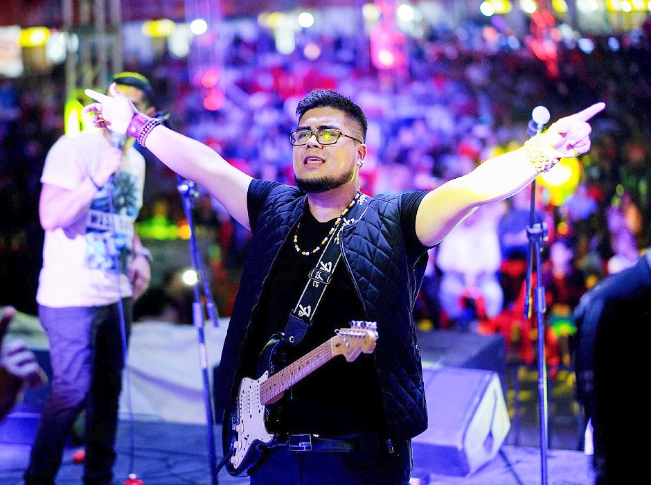Cantante hondureño Manu Martínez, sobresale por su música folk