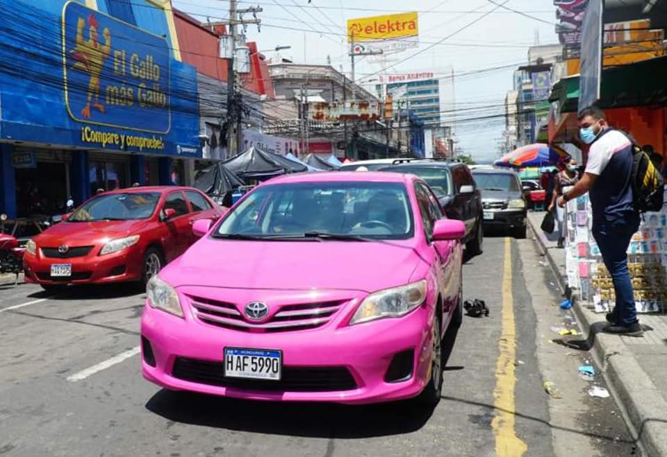 Sheula línea de taxis manejada por mujeres 