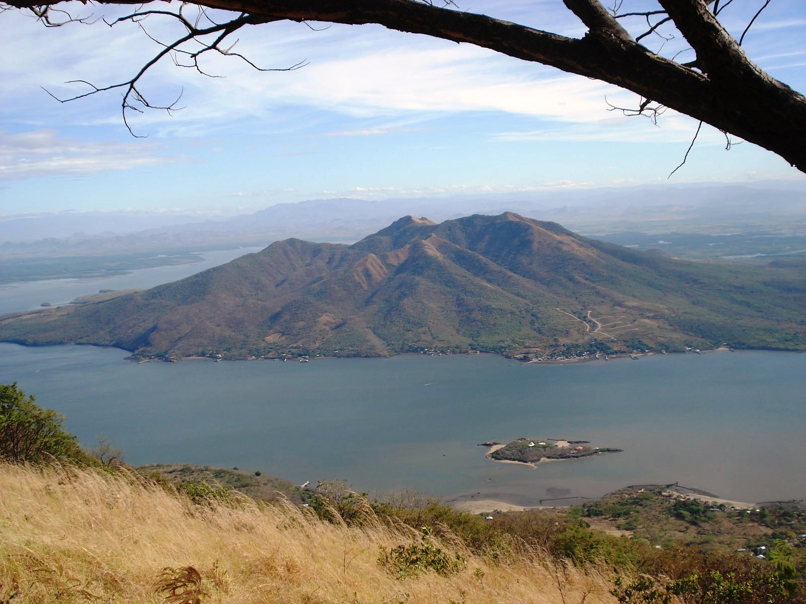 Isla y volcán Zacate Grande