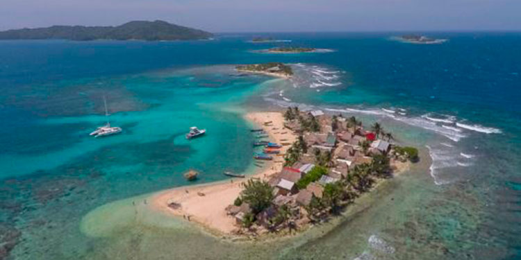 Reanudan viajes turísticos a Cayos Cochinos en Honduras