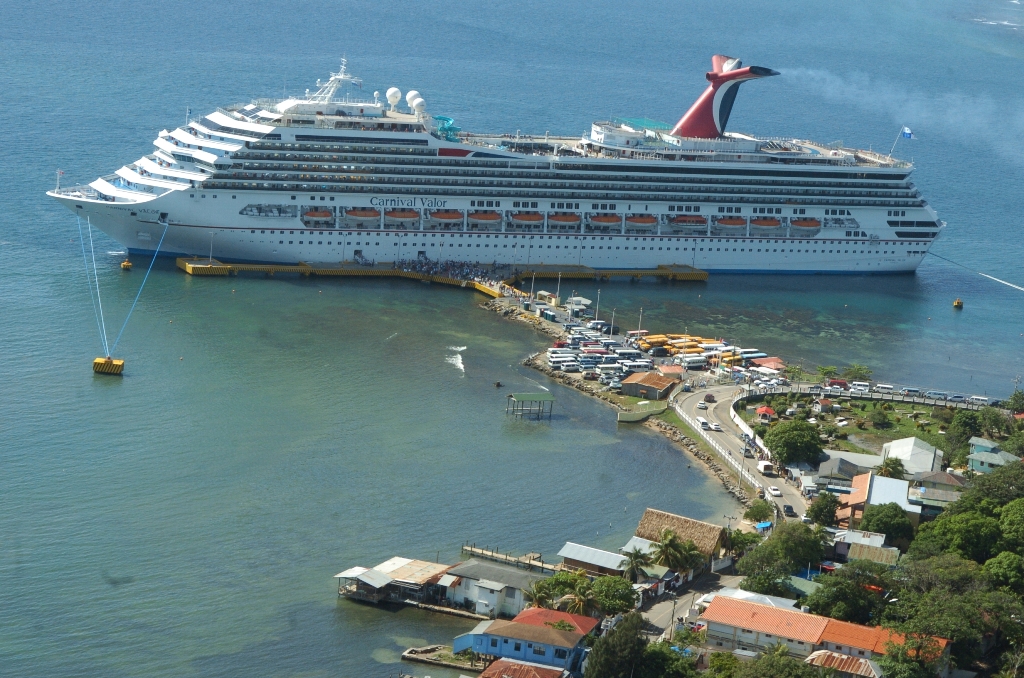 En diciembre del 2020 inicia la llegada de cruceros a Roatán