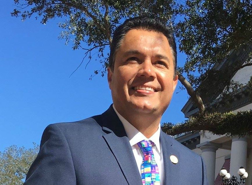 Hondureño Edgar Ayala es el vicealcalde de una ciudad de Miami