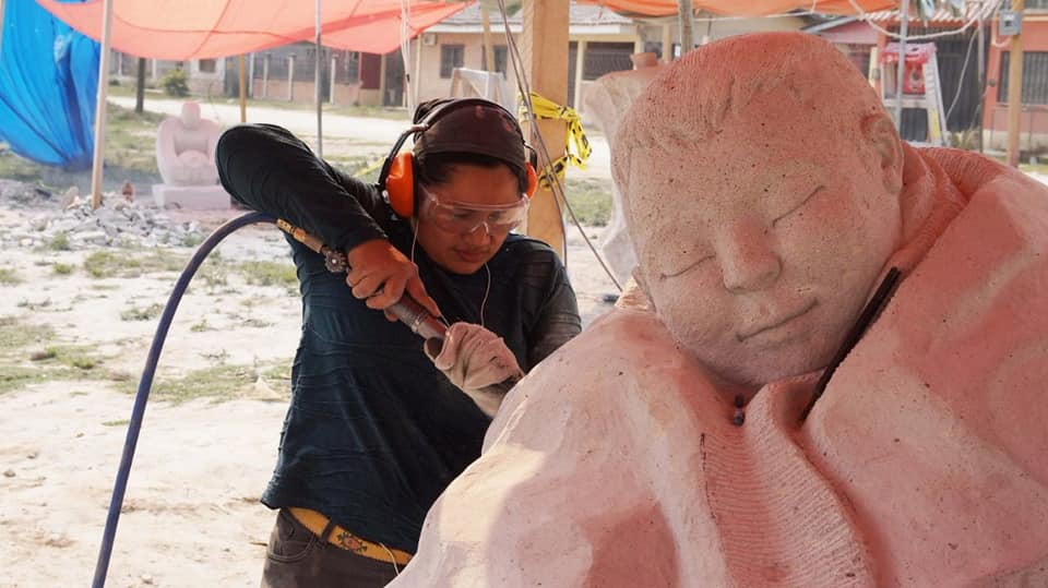 Kathy Munguía, escultora hondureña destaca internacionalmente