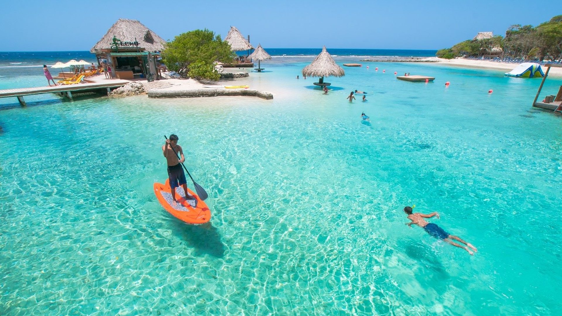 Forbes destacó a Roatán como una de las mejores playas del Caribe