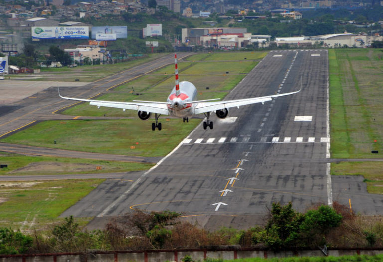 Aeropuertos habilitados en Honduras tras tormenta Iota