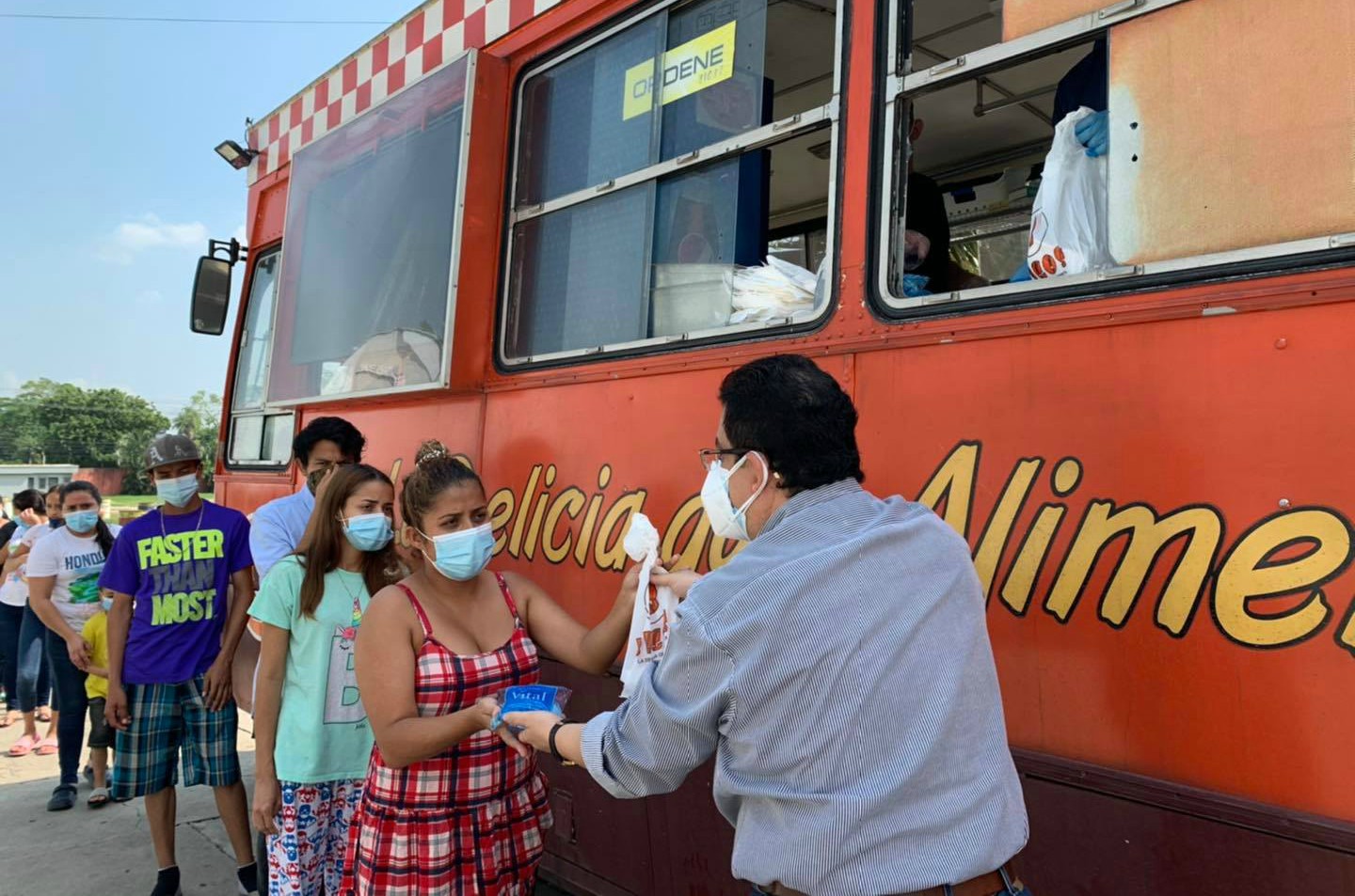 Bigos preparará 2mil hamburguesas para albergues en Honduras