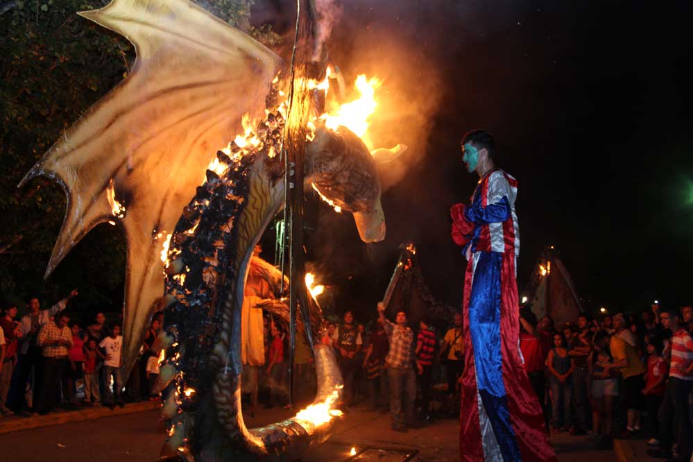 Celebración Paseo Real de las chimeneas Gigantes