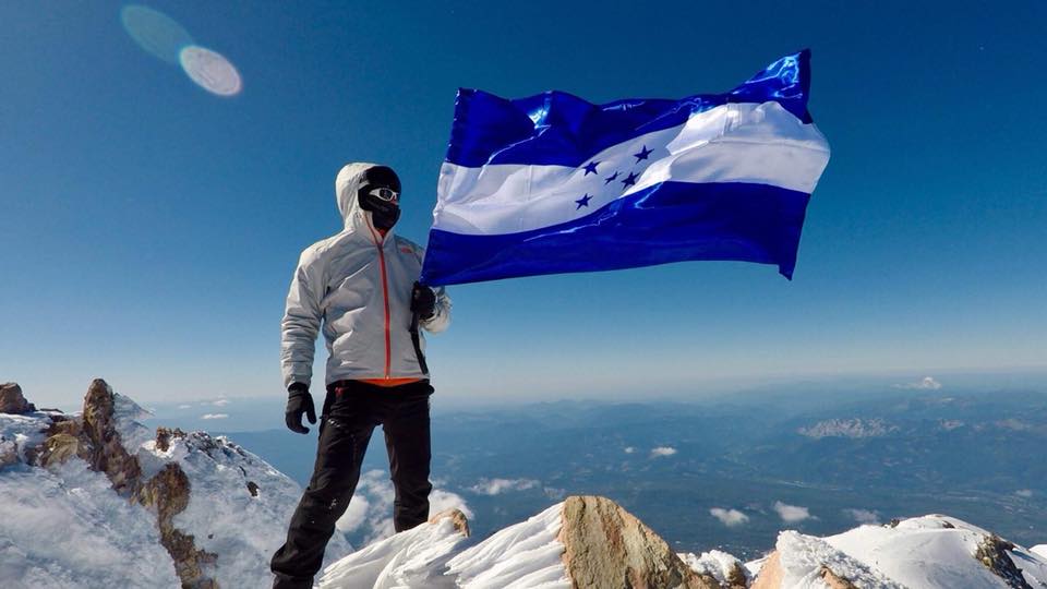 Hondureño conquista las cumbres más altas de los siete continentes