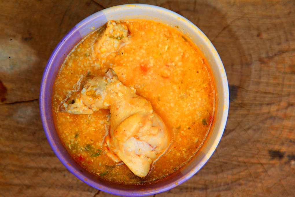 Receta hondureña, Sopa de pollo en arroz con maíz