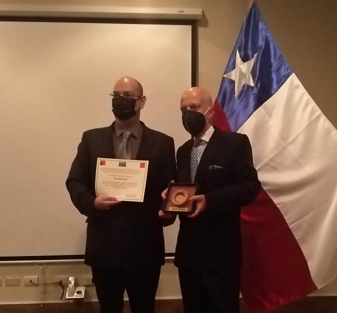 Hondureño Homero Rojas, recibe Premio Estrecho de Magallanes