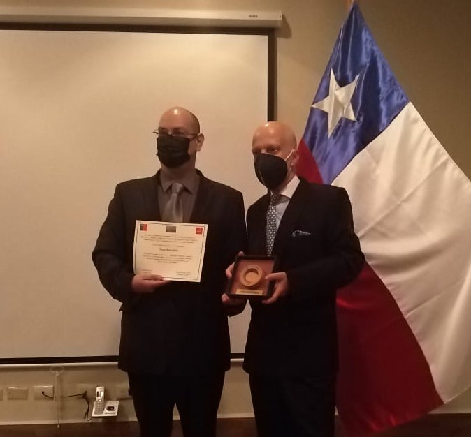 Hondureño Homero Rojas, recibe Premio Estrecho de Magallanes