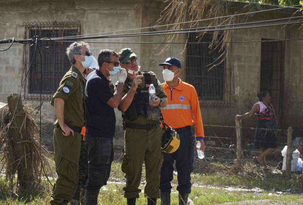 Israelíes habilitan sistema de agua en Cruz de Valencia, Honduras