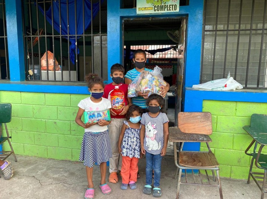 Grupo Jaremar entregó donaciones a afectados en Villanueva, Honduras