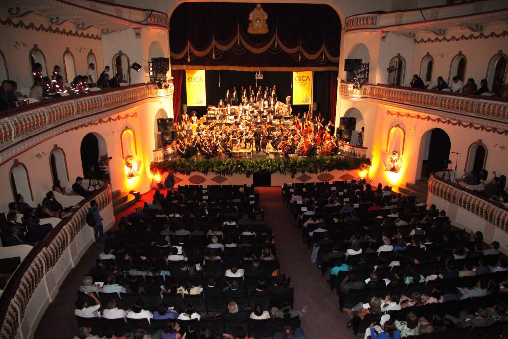 Teatro Manuel Bonilla cuenta con una nueva pantalla