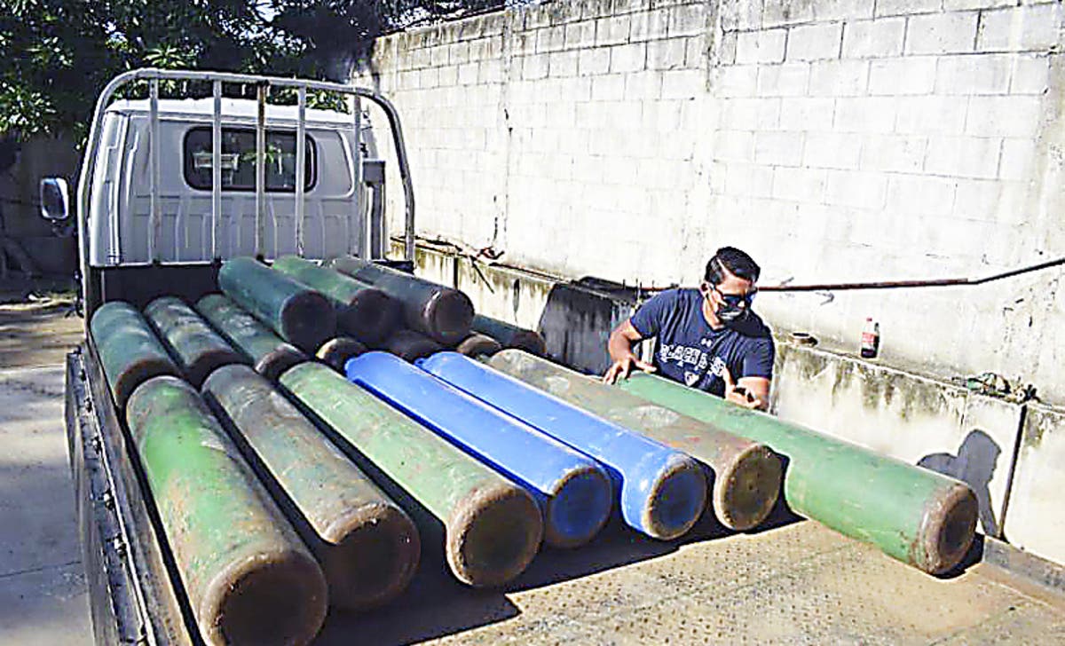 Sampedrano que tuvo Covid apoya con tanques de oxígeno