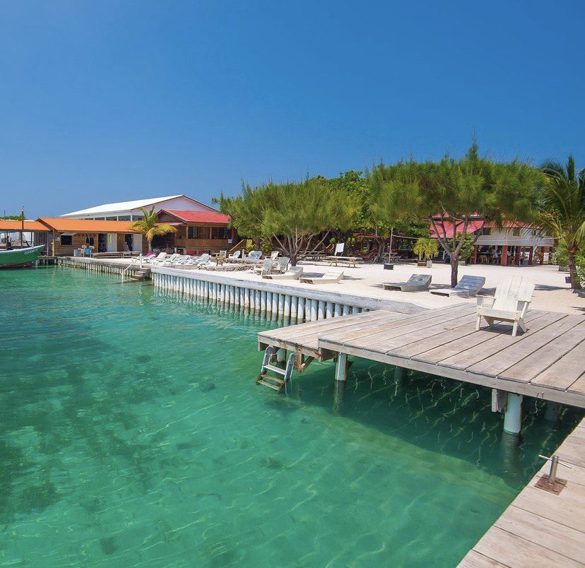 Las playas que puedes visitar en la Isla Útila, Honduras