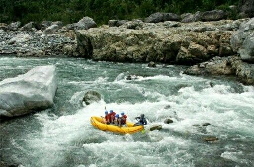 Rafting en el Río Cangrejal, vive con tu familia una experiencia diferente