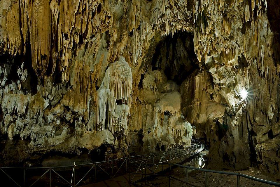 Parque arqueológico Cuevas de Talgua, una experiencia para vivir con amigos