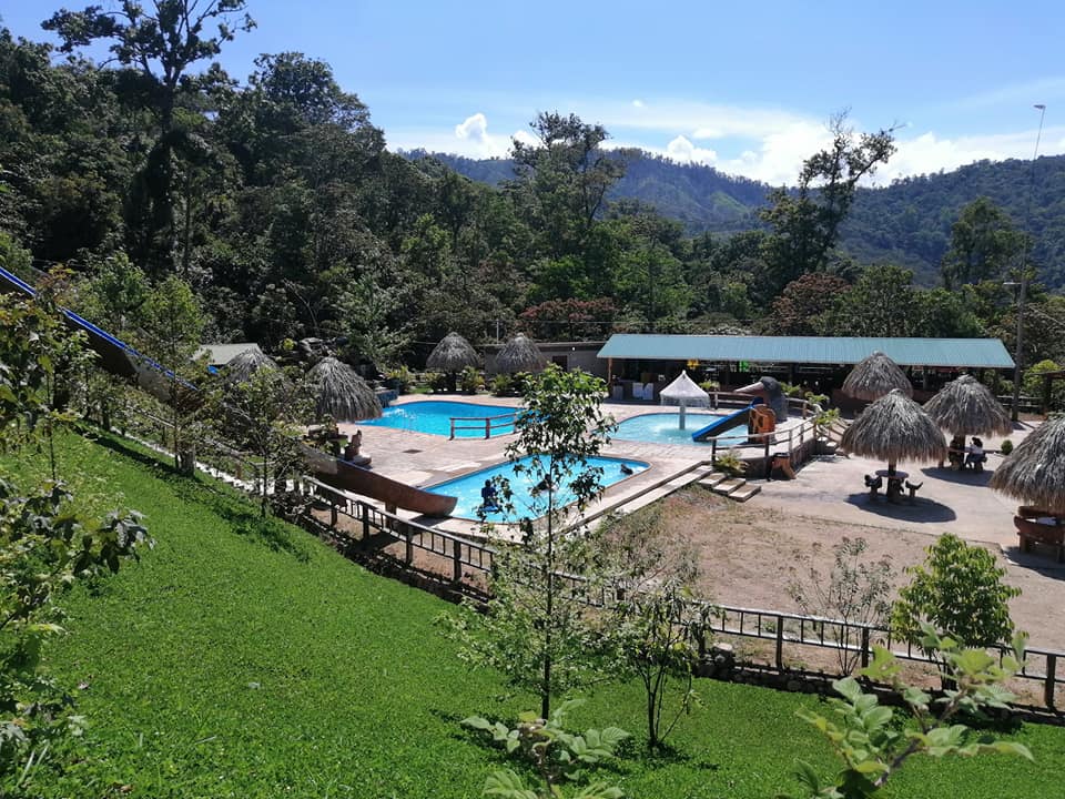 Hotel Black River, un lugar recreativo en medio de la montaña