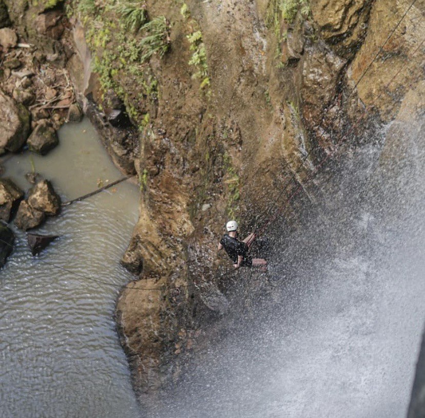 Cursos de escalada y rapel en Güinope Honduras