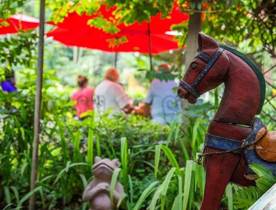 Angeli Gardens, Un restaurante rodeado de naturaleza