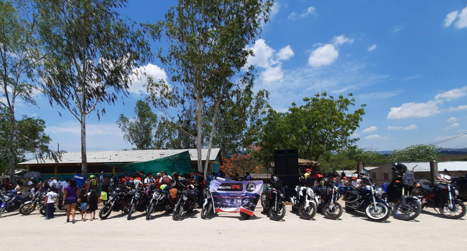 Motomundo y Club GSR Honduras llevan ayuda a familia de joven con microcefalia