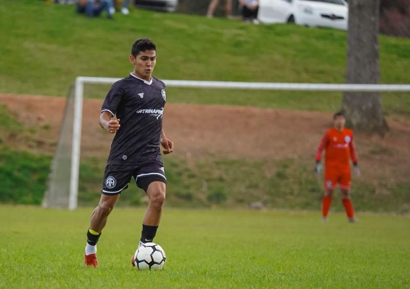 Futbolista hondureño es convocado al equipo español Rayo Vallecano