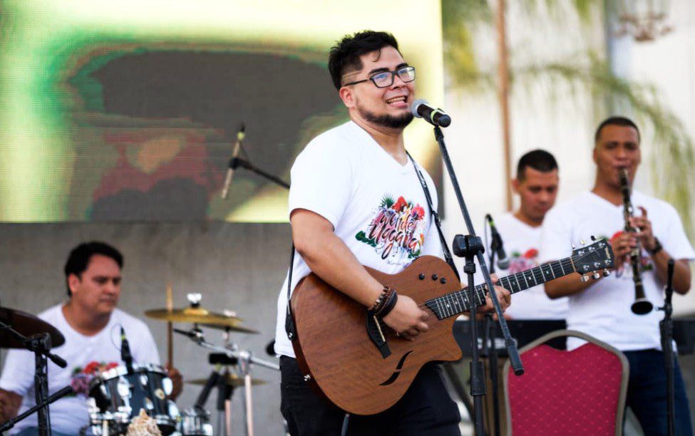 Hondureño es uno de los ganadores de concurso musical centroamericano
