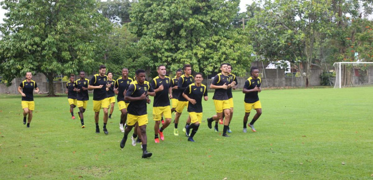 Real España vacuna a sus futbolistas en Estados Unidos