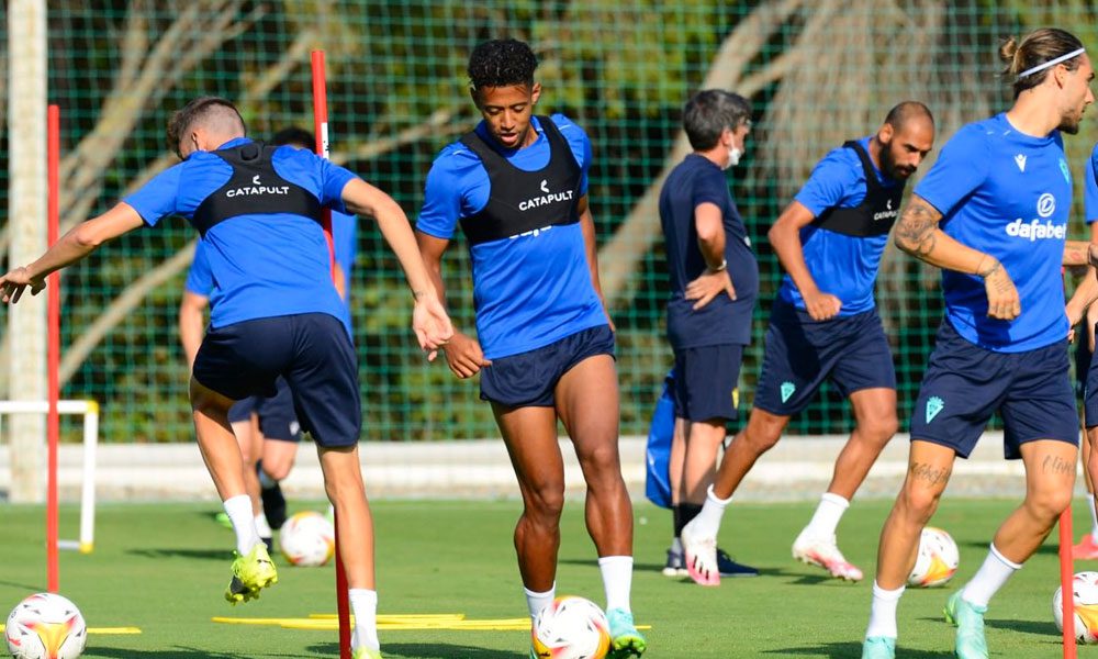 Delantero hondureño Anthony Lozano regresa a los entrenamientos con el Cádiz