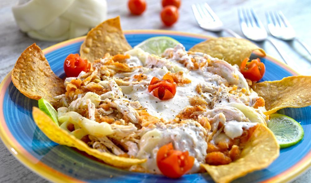 Receta de Chilaquiles hondureños, un bocadillo lleno de sabor