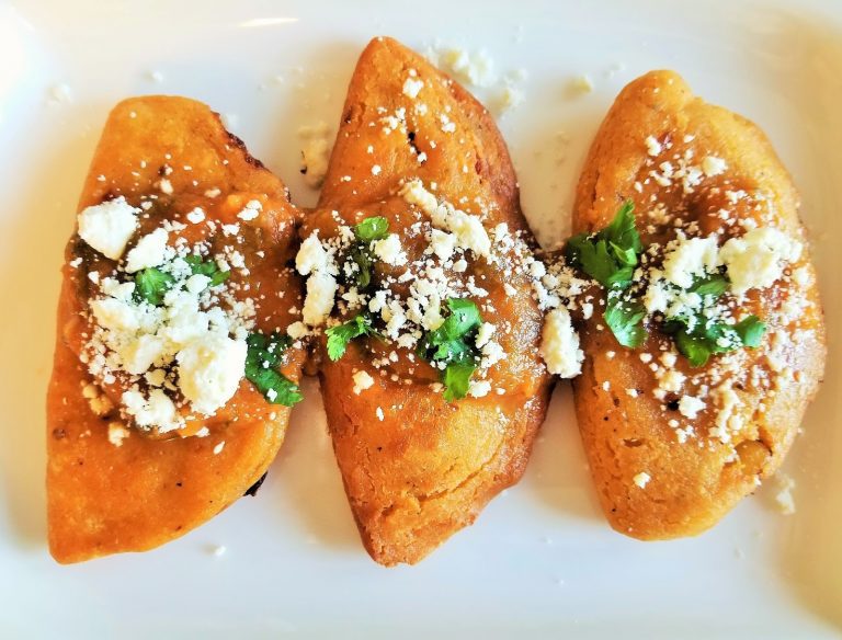 Receta tortilla de maíz con quesillo y chismol
