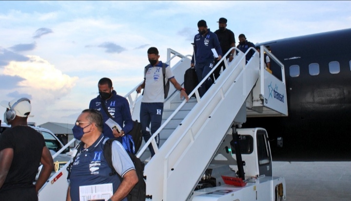 Selección de Honduras llega a Canadá para debut en las eliminatorias