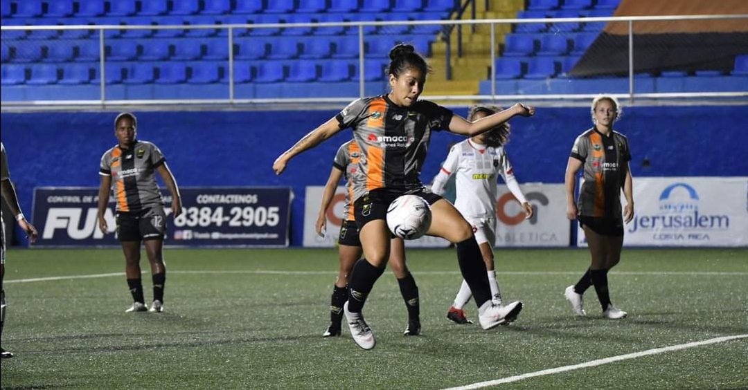 Katherine Rodríguez marca golazo con el Dimas Escazú en Costa Rica