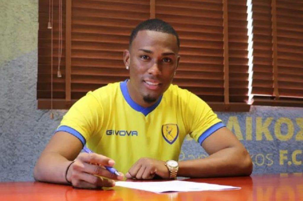 Hondureño Deiby Flores es presentado por el Panetolikos de Grecia