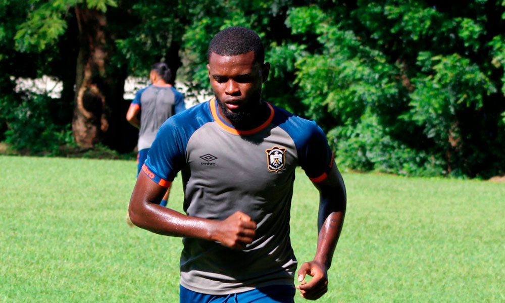 Golazo de Elison Rivas en su debut con el CD Águila de El Salvador