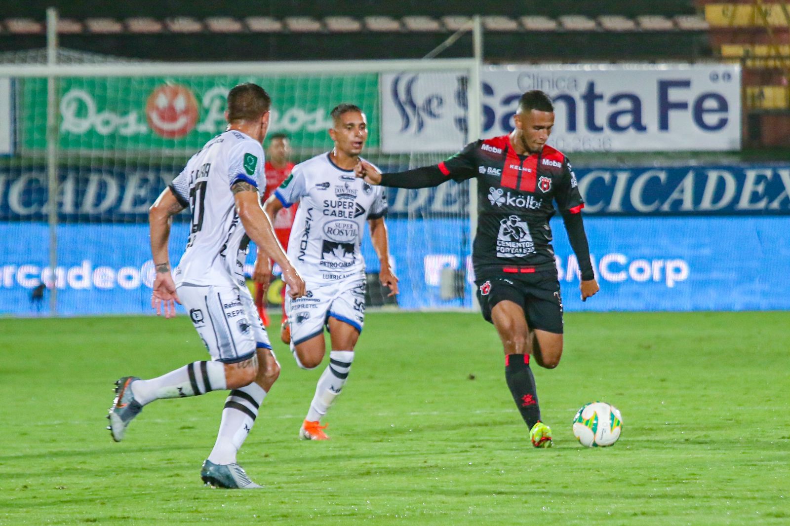 Alex López progresa en su recuperación con el Alajuelense de Costa Rica