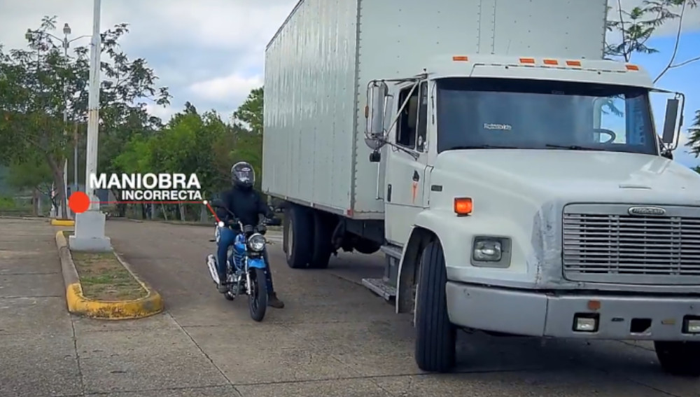 Puntos ciegos que los motoristas deben tomar en cuenta al conducir