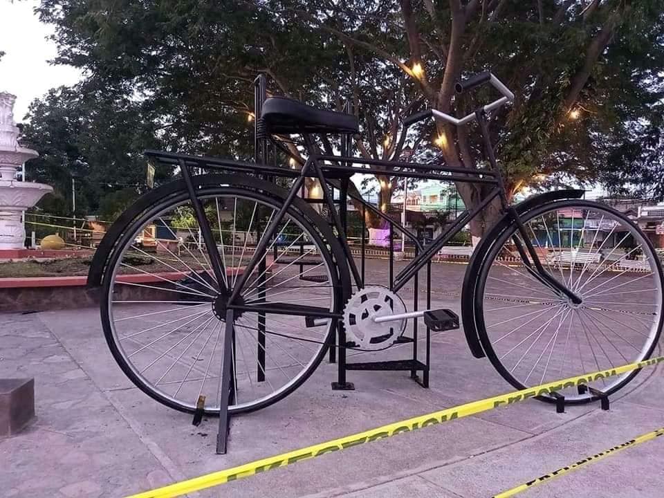 Instalan una bicicleta gigante en El Progreso, Yoro