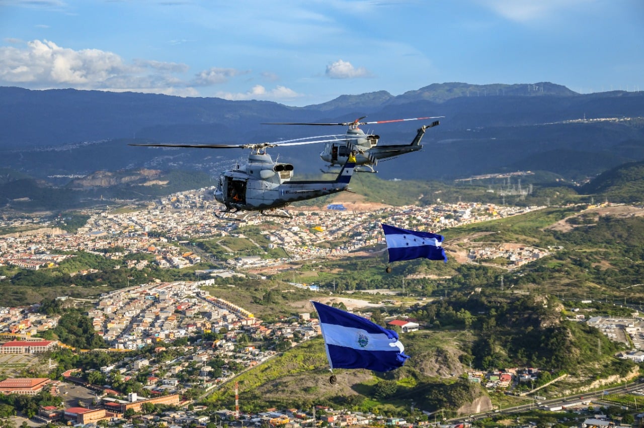 Fuerza Aérea de Honduras se lucen en el Bicentenario