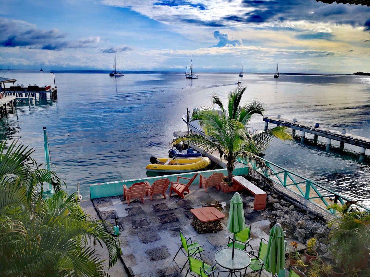 Hotel Útila con aquacinema en Sandy Bay