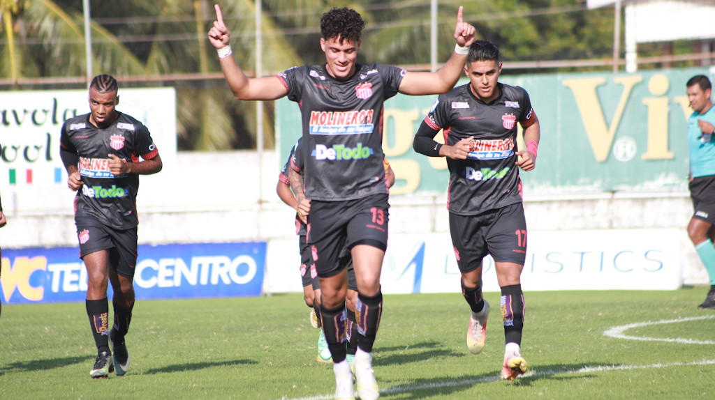 Ángel Tejeda supera la tasa goleadora de Carlos Pavón en Liga Nacional