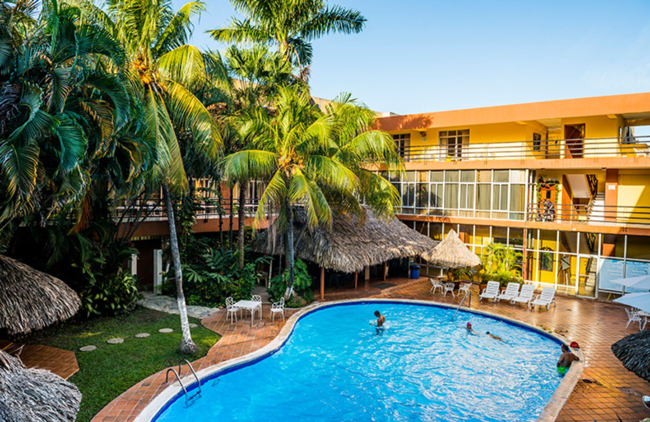 Gran Hotel París en medio de La Ceiba