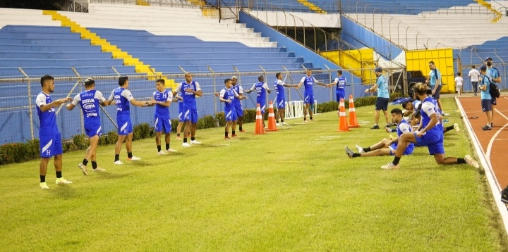 Selección de Honduras entrena con plantel completo