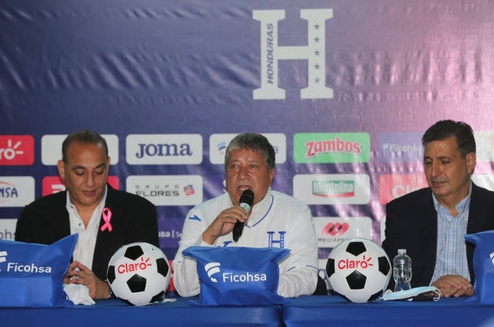 «Bolillo» Gómez es presentado como entrenador de Honduras